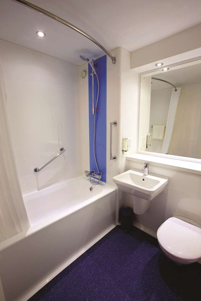 Travelodge Birmingham 킹스윈포드 객실 사진